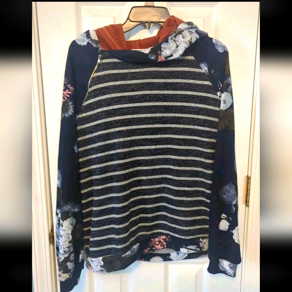 Ladies. Boutique Style Hoodie Size XL